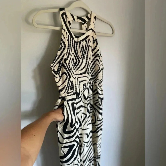 Jessica Simpson Black and Cream Patterned Jumpsuit Size Small NWT - Picture 3 of 8